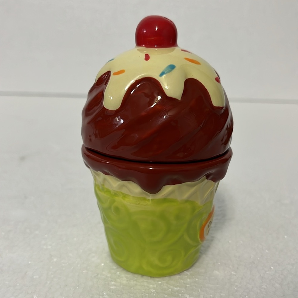 Cracker Barrel Sweet Rewards Chocolate Moment Ceramic Salt + Pepper Shakers - Picture 4 of 9